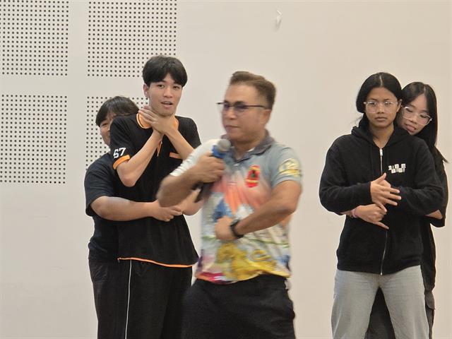 การซักซ้อมแผนป้องกันอัคคีภัยและอพยพหนีไฟ
