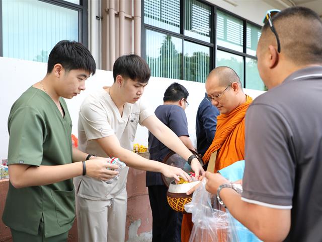 คณะทันตแพทยศาสตร์ มหาวิทยาลัยพะเยา จัดกิจกรรมทำบุญ เนื่องในวันคล้ายวันสถาปนาครบรอบ 14 ปี คณะทันตแพทยศาสตร์ มหาวิทยาลัยพะเยา