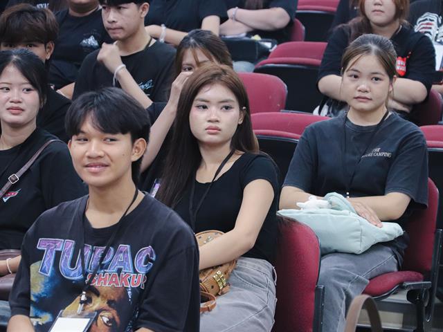 คณะรัฐศาสตร์และสังคมศาสตร์ 