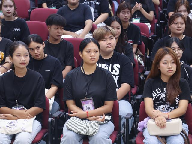 คณะรัฐศาสตร์และสังคมศาสตร์ 