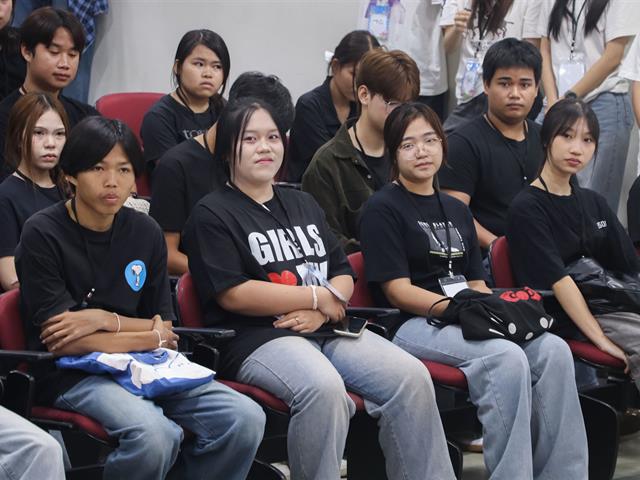 คณะรัฐศาสตร์และสังคมศาสตร์ 