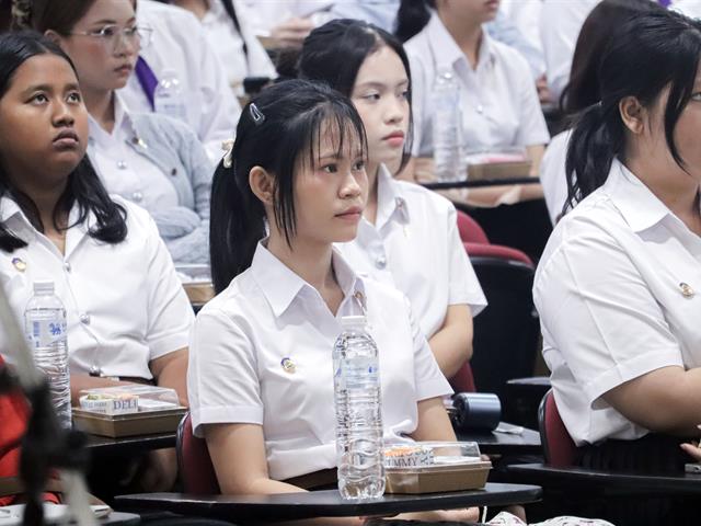 คณะรัฐศาสตร์และสังคมศาสตร์ 