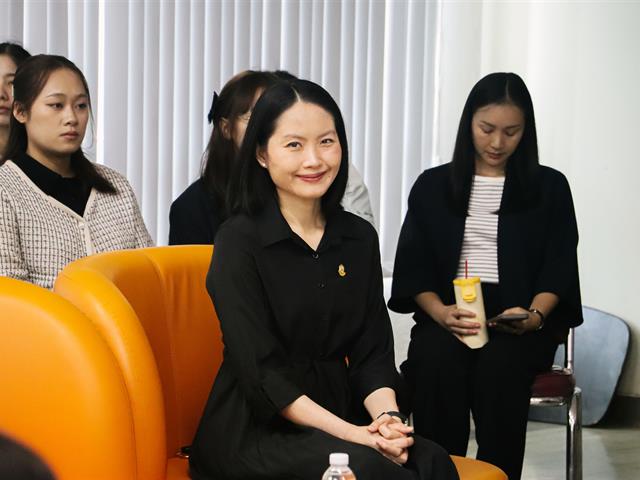 คณะรัฐศาสตร์และสังคมศาสตร์ 