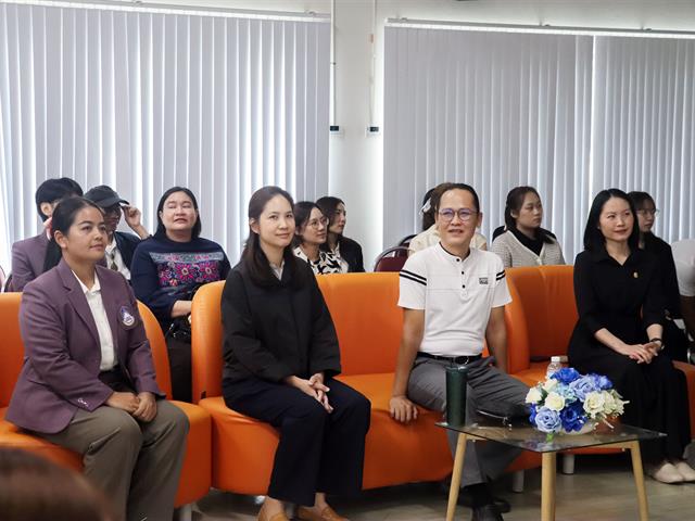 คณะรัฐศาสตร์และสังคมศาสตร์ 