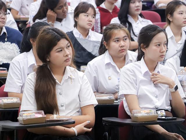 คณะรัฐศาสตร์และสังคมศาสตร์ 