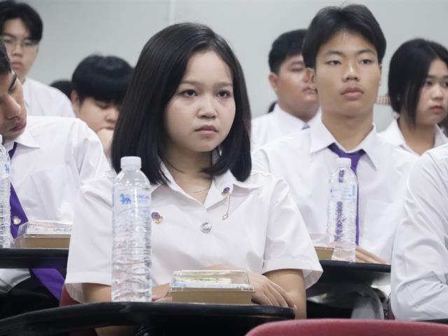 คณะรัฐศาสตร์และสังคมศาสตร์ 
