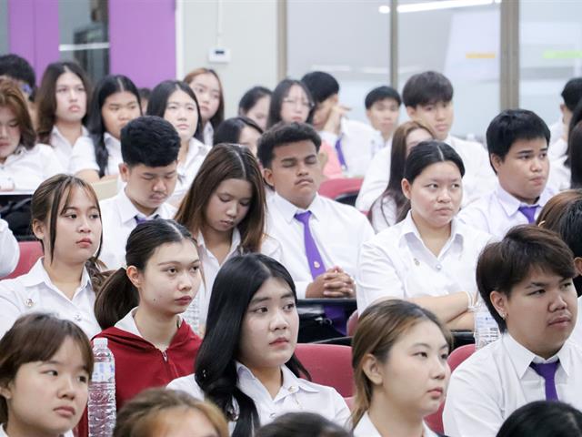 คณะรัฐศาสตร์และสังคมศาสตร์ 