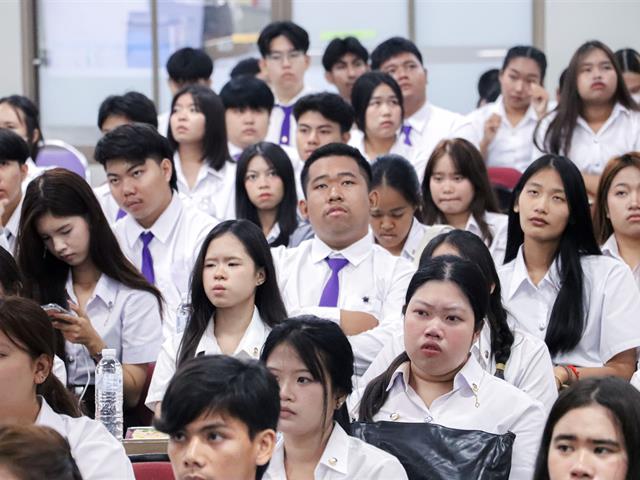 คณะรัฐศาสตร์และสังคมศาสตร์ 