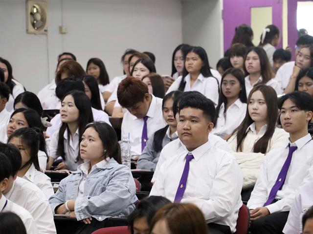 คณะรัฐศาสตร์และสังคมศาสตร์ 
