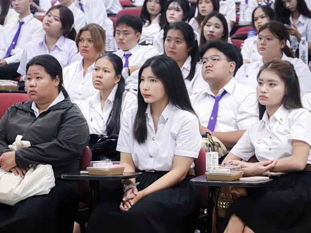 คณะรัฐศาสตร์และสังคมศาสตร์ 
