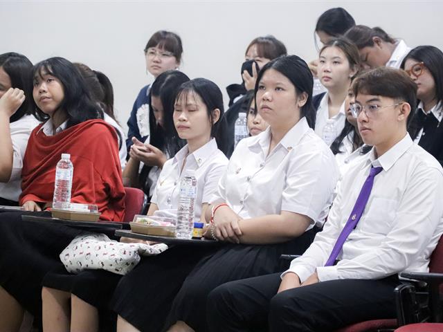 คณะรัฐศาสตร์และสังคมศาสตร์ 