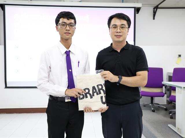 คณะทันตแพทยศาสตร์ มหาวิทยาลัยพะเยา โดยงานวิชาการได้จัดกิจกรรม “ปฐมนิเทศนิสิตใหม่ ประจำปีการศึกษา 2569” เมื่อวันที่ 10 มิถุนายน พ.ศ. 2569 คณะทันตแพทยศาสตร์ มหาวิทยาลัยพะเยา                              โดยงานวิชาการได้จัดกิจกรรม “ปฐมนิเทศนิสิตใหม่ ประจำปีการศึกษา 2569” ณ ห้องเรียน PN 1 อาคารหอประชุมพญางำเมือง มหาวิทยาลัยพะเยา  ในการนี้ คณะฯ ได้รับเกียรติจาก ทันตแพทย์ภูมิทรัพย์ สายวงศ์   ผู้ช่วยคณบดี  กล่าวรายงานต่อประธานในพิธี ศาสตราจารย์ ทันตแพทย์หญิง ดร.พัชราวรรณ ศรีศิลปนันทน์                                              คณบดีคณะทันตแพทยศาสตร์  โดยทั้งนี้ประธานในพิธีได้กล่าวแสดงความยินดีแก่ผู้ปกครองและนิสิตใหม่ พร้อมถ่ายทอดแนวคิดและเจตนารมณ์ในการจัดการศึกษาวิชาชีพทันตกรรม  จากนั้นได้บรรยาย                 ในหัวข้อ “ก้าวแรกสู่การเป็นทันตแพทย์แก่นิสิตใหม่” ต่อมาเป็นการบรรยายหัวข้อ “ภาพรวมของคณะฯ การศึกษาหลักสูตรทันตแพทยศาสตรบัณฑิต”  โดยทีมงานวิชาการ คณะทันตแพทยศาสตร์ มหาวิทยาลัยพะเยา และหัวข้อ “การใช้ชีวิตในคณะทันตแพทยศาสตร์และการดูแลนิสิตทันตแพทย์”  โดยทันตแพทย์ภูมิทรัพย์ สายวงศ์ ผู้ช่วยคณบดี โดยการจัดกิจกรรมในครั้งนี้ มีวัตถุประสงค์เพื่อเสริมสร้างความเข้าใจเกี่ยวกับนโยบาย วิสัยทัศน์ และแนวทางการบริหารจัดการของคณะทันตแพทยศาสตร์ รวมถึงเตรียมความพร้อม                  ให้แก่นิสิตในการปรับตัวเข้าสู่ระบบการเรียนการสอนในหลักสูตรทันตแพทยศาสตรบัณฑิต                     พร้อมทั้งจัดทำสัญญาเป็นนิสิตทันตแพทยศาสตร์ ประจำปีการศึกษา 2569 เพื่อเสริมสร้างความเชื่อมั่นแก่ผู้ปกครองและนิสิตในการศึกษาหลักสูตรทันตแพทยศาสตรบัณฑิต พร้อมทั้งเป็นเวทีในการสร้างความสัมพันธ์อันดีระหว่างนิสิต ผู้ปกครอง และคณะทันตแพทยศาสตร์ ต่อไป