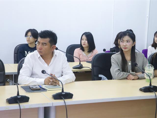 คณะรัฐศาสตร์และสังคมศาสตร์ 