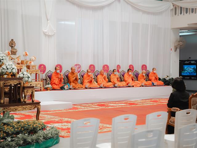 พิธีตักบาตรอุทิศถวายเป็นพระกุศล