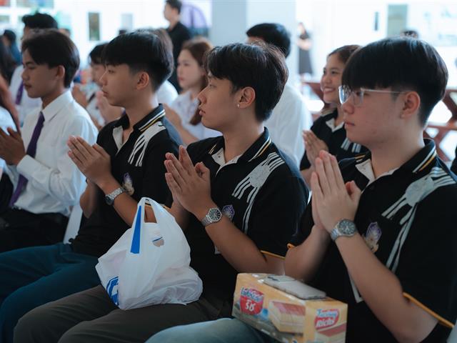 พิธีตักบาตรอุทิศถวายเป็นพระกุศล