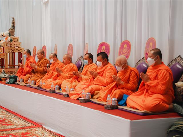 พิธีตักบาตรอุทิศถวายเป็นพระกุศล