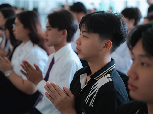 พิธีตักบาตรอุทิศถวายเป็นพระกุศล