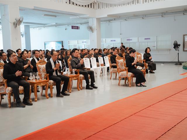 พิธีตักบาตรอุทิศถวายเป็นพระกุศล