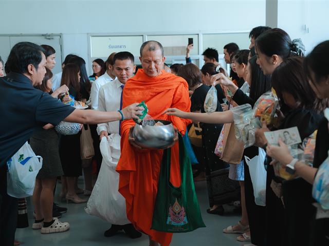 พิธีตักบาตรอุทิศถวายเป็นพระกุศล