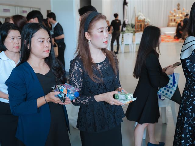 พิธีตักบาตรอุทิศถวายเป็นพระกุศล