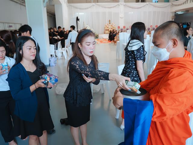 พิธีตักบาตรอุทิศถวายเป็นพระกุศล