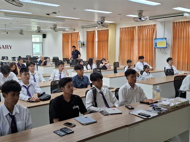 คณะวิศวกรรมศาสตร์ เสริมทักษะนิสิตใหม่ อบรมใช้เครื่องคิดเลขวิทยาศาสตร์เพื่อการเรียนรู้อย่างมีประสิทธิภาพ
