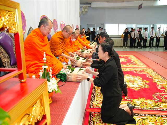 คณะทันตแพทยศาสตร์ มหาวิทยาลัยพะเยา เข้าร่วมพิธีตักบาตรอุทิศถวายเป็นพระกุศล เนื่องในวาระครบปัณรสมวาร