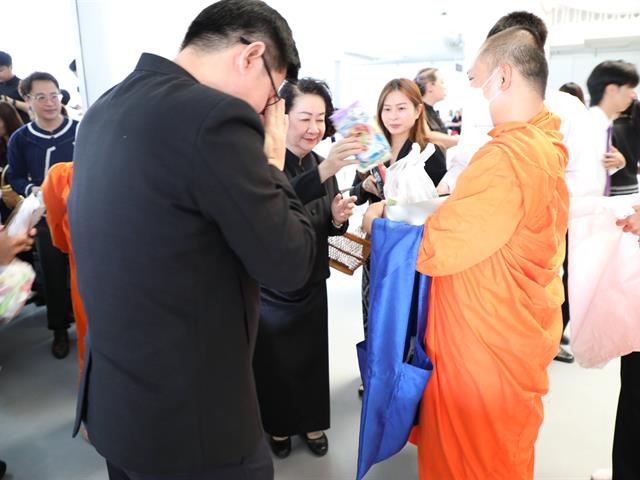 คณะทันตแพทยศาสตร์ มหาวิทยาลัยพะเยา เข้าร่วมพิธีตักบาตรอุทิศถวายเป็นพระกุศล เนื่องในวาระครบปัณรสมวาร
