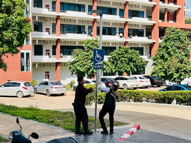 คณะทันตแพทยศาสตร์ มหาวิทยาลัยพะเยา ร่วมกับหน่วยวิจัยและออกแบบเพื่อคนทั้งมวล มหาวิทยาลัยธรรมศาสตร์ ตรวจติดตามการจัดสิ่งอำนวยความสะดวกสำหรับคนพิการและทุกคนในสังคม ประจำปี 2569