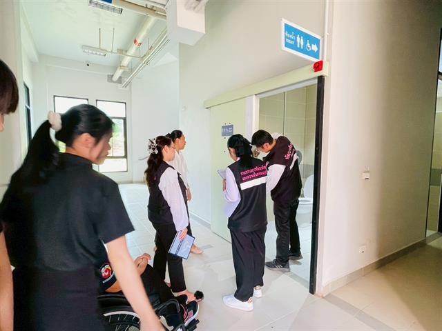 คณะทันตแพทยศาสตร์ มหาวิทยาลัยพะเยา ร่วมกับหน่วยวิจัยและออกแบบเพื่อคนทั้งมวล มหาวิทยาลัยธรรมศาสตร์ ตรวจติดตามการจัดสิ่งอำนวยความสะดวกสำหรับคนพิการและทุกคนในสังคม ประจำปี 2569