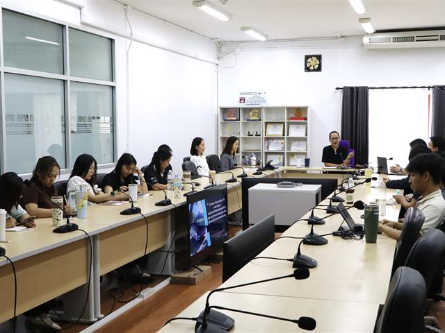 คณะรัฐศาสตร์และสังคมศาสตร์ 