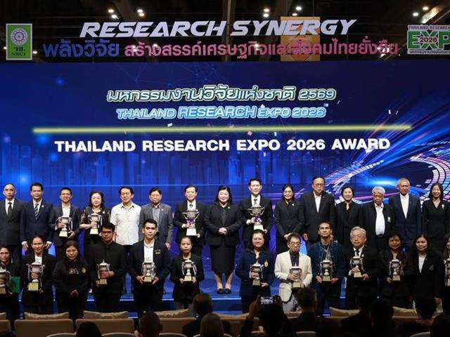 คณะเภสัชศาสตร์ ขอแสดงความยินดีกับ ผู้ช่วยศาสตราจารย์ ดร.ภญ.มาลีรักษ์ อัตต์สินทอง ในโอกาสร่วมกับคณะนักวิจัยจากกรมการแพทย์ฯ คว้า Platinum Award จำนวน 2 รางวัล