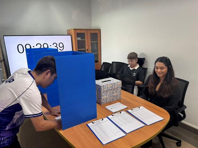 เสนอชื่อผู้สมควรได้รับการแต่งตั้งเป็นกรรมการและเลขานุการในคณะกรรมการสรรหาผู้สมควรดำรงตำแหน่งอธิการบดีมหาวิทยาลัยพะเยา