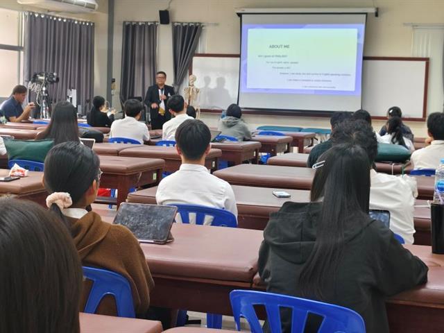 โครงการ21th century skills สำหรับนิสิต กิจกรรมที่ 2 การใช้ภาษาอังกฤษเพื่อนำเสนอบทความทางวิชาการอย่างมีประสิทธิภาพ