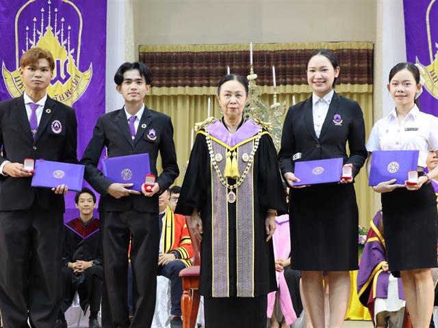 คณะรัฐศาสตร์และสังคมศาสตร์ 