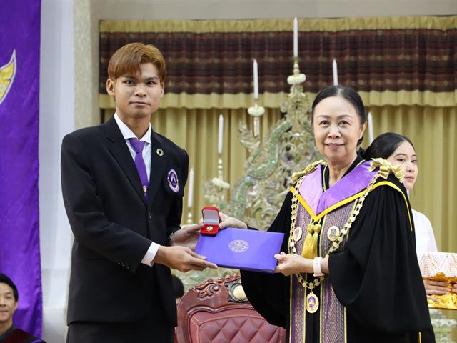คณะรัฐศาสตร์และสังคมศาสตร์ 