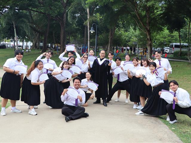 คณะรัฐศาสตร์และสังคมศาสตร์ 