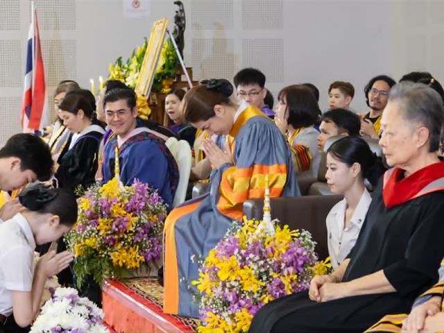 คณะศิลปศาสตร์จัดพิธีไหว้ครู “กราบคุรุปูจา ครูบาอาจารย์เจ้า” ประจำปีการศึกษา 2569