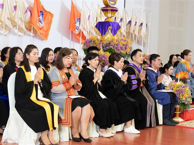 คณะศิลปศาสตร์จัดพิธีไหว้ครู “กราบคุรุปูจา ครูบาอาจารย์เจ้า” ประจำปีการศึกษา 2569