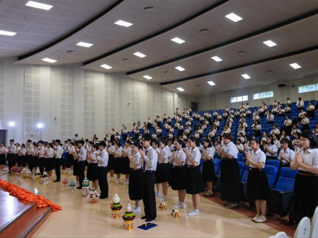 คณะศิลปศาสตร์จัดพิธีไหว้ครู “กราบคุรุปูจา ครูบาอาจารย์เจ้า” ประจำปีการศึกษา 2569