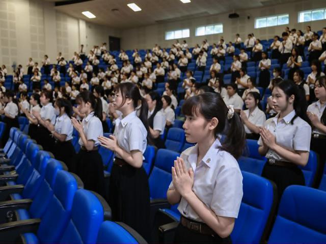 คณะศิลปศาสตร์จัดพิธีไหว้ครู “กราบคุรุปูจา ครูบาอาจารย์เจ้า” ประจำปีการศึกษา 2569