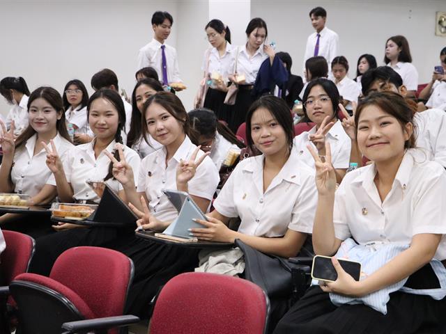 คณะรัฐศาสตร์และสังคมศาสตร์ 