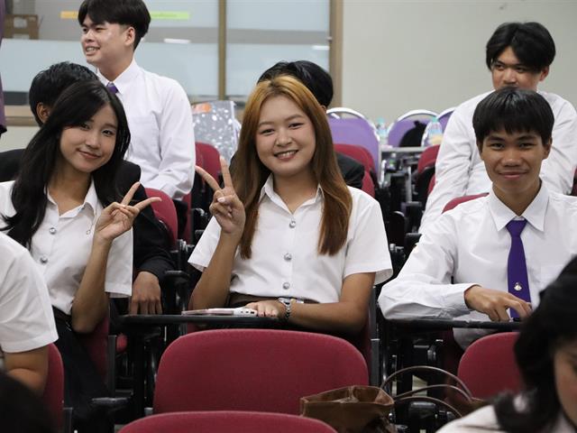 คณะรัฐศาสตร์และสังคมศาสตร์ 