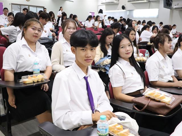คณะรัฐศาสตร์และสังคมศาสตร์ 