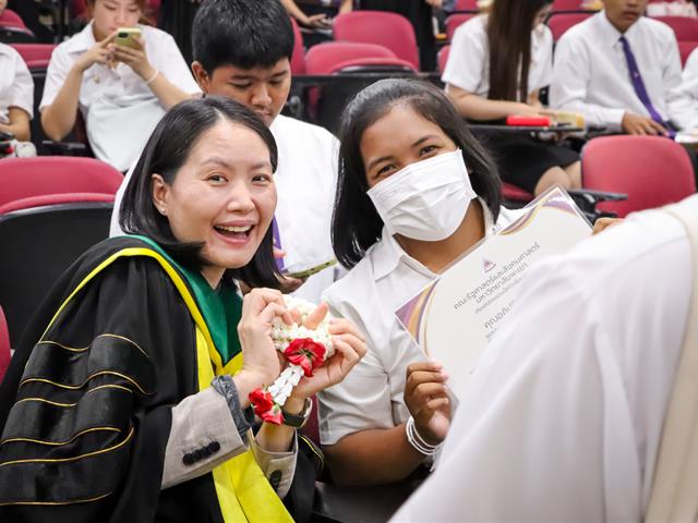 คณะรัฐศาสตร์และสังคมศาสตร์ 
