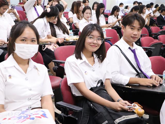 คณะรัฐศาสตร์และสังคมศาสตร์ 