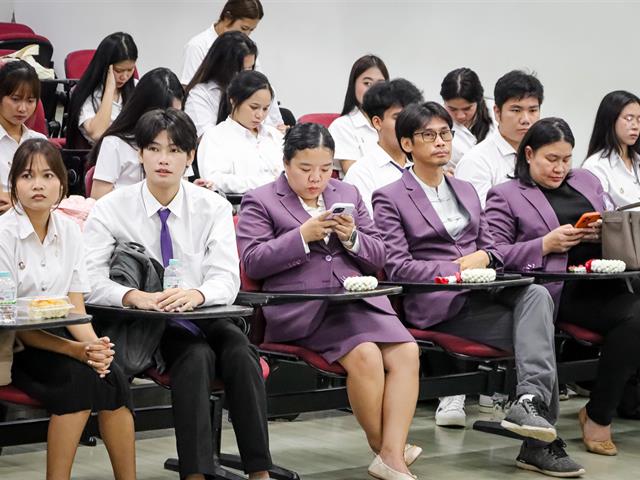 คณะรัฐศาสตร์และสังคมศาสตร์ 