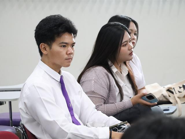คณะรัฐศาสตร์และสังคมศาสตร์ 