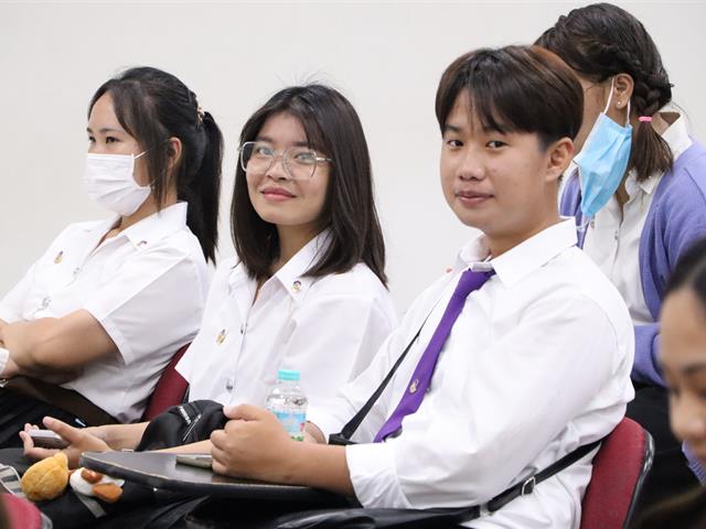 คณะรัฐศาสตร์และสังคมศาสตร์ 