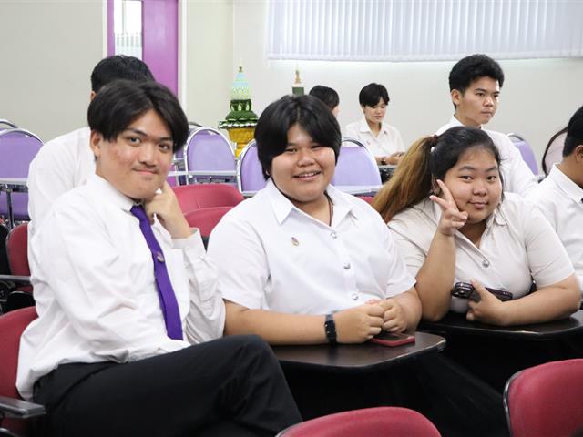 คณะรัฐศาสตร์และสังคมศาสตร์ 